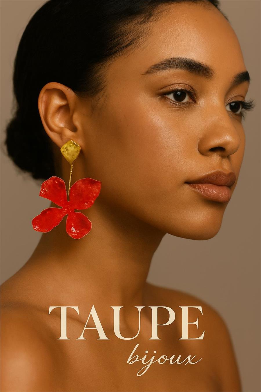 Mabel Metal Çiçek Formu Sallantılı Küpe